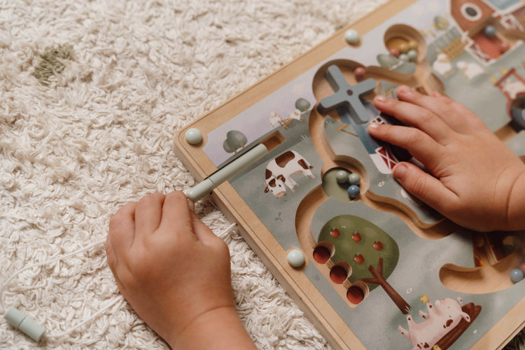 LD7164 Little Dutch Magnetic Maze Little Farm