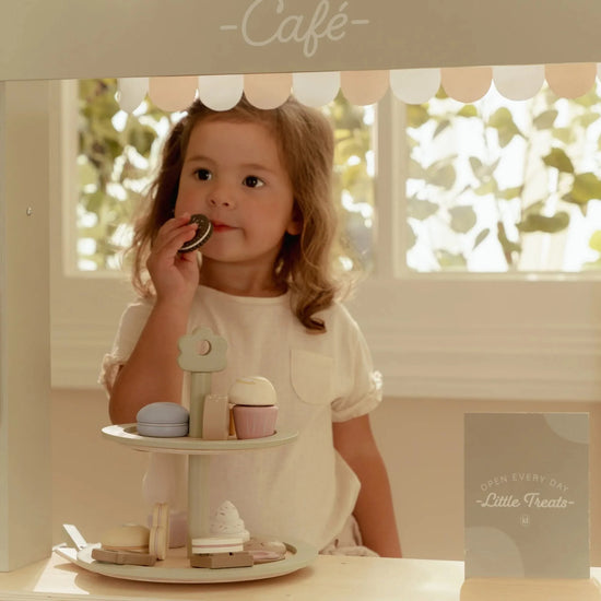 Little Dutch Cake Stand